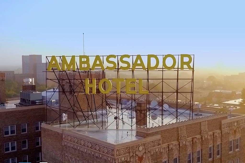 Ambassador Hotel Милуоки Екстериор снимка